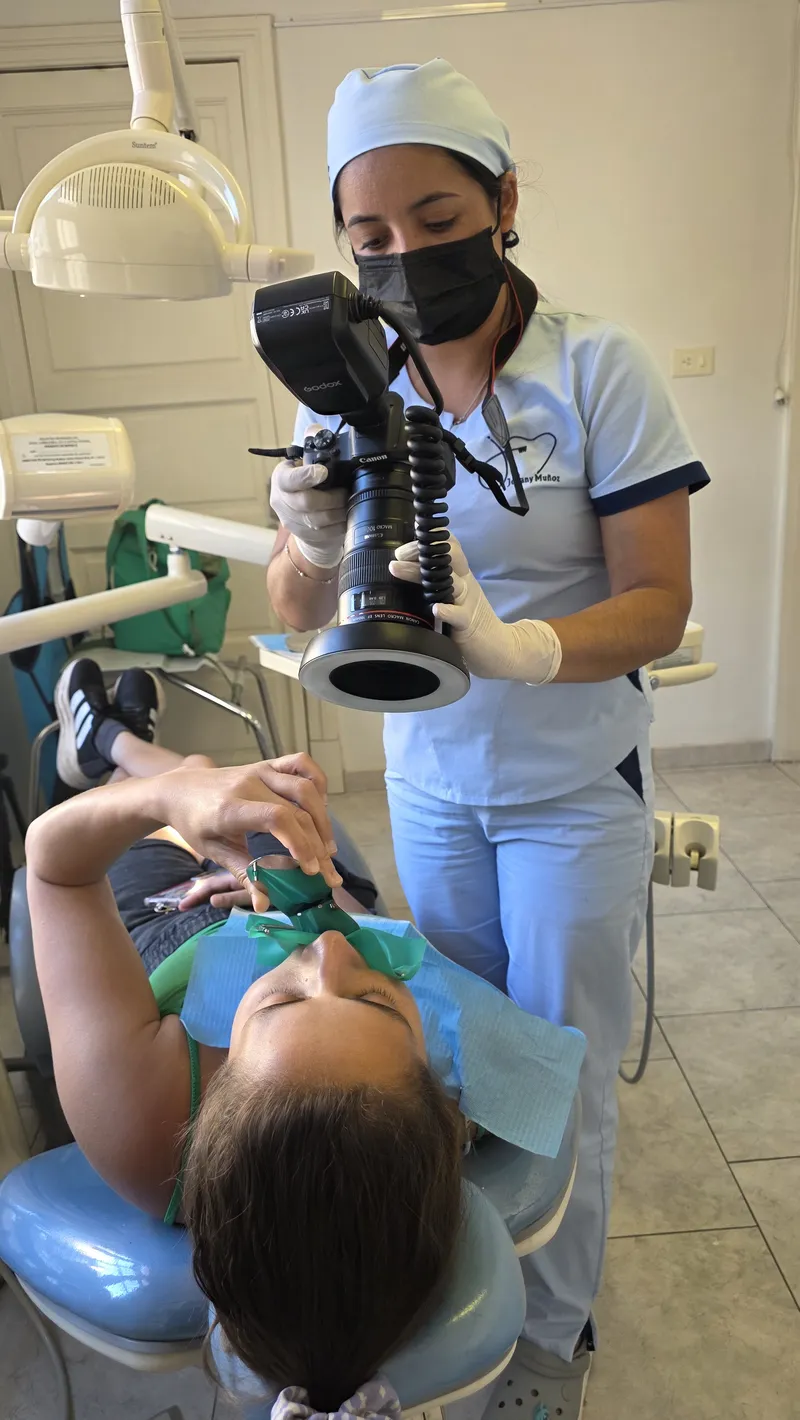Equipo de JM Odontología Integral trabajando